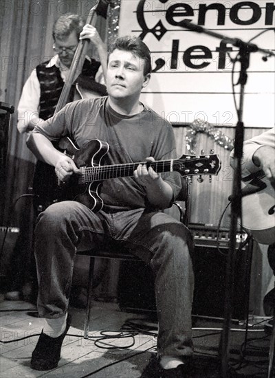 Gary Potter, jazz guitarist, Tenor Clef, London, 1992.   Artist: Brian O'Connor.