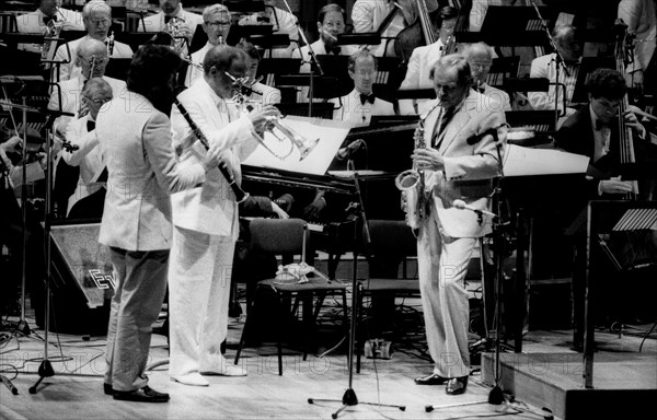 Eddie Daniels, Clark Terry and John Dankworth, Barbican, London, 1986.   Artist: Brian O'Connor.