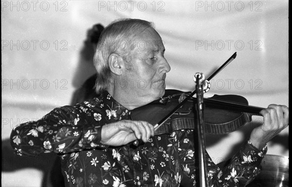 Stephane Grappelli, Ronnie Scott's, Soho, London, 1973.   Artist: Brian O'Connor.