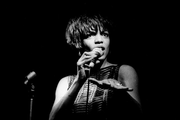 Nnenna Freelon, Ronnie Scott's, Soho, London, July 2000. Artist: Brian O'Connor.