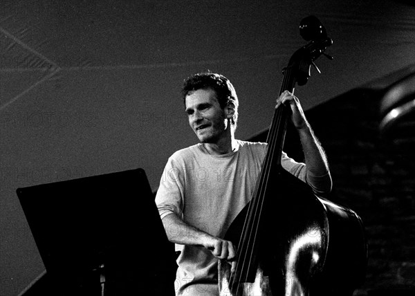 Larry Grenadier, Brecon Jazz Festival, Brecon, Powys, Wales, Aug 1999. Artist: Brian O'Connor.