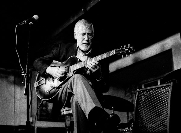 Louis Stewart, Watermill Jazz Club, Dorking, Surrey, July 2000. Artist: Brian O'Connor.