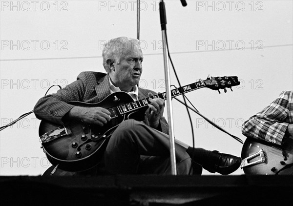 Herb Ellis, Knebworth Jazz Festival, Herts, July 1982. Artist: Brian O'Connor.