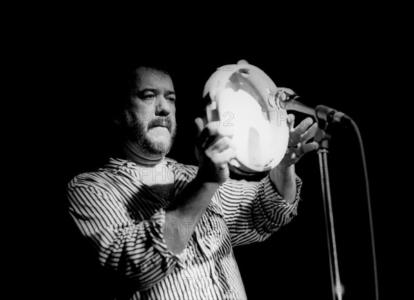 Airto Moreira, Ronnie Scott's, Soho, London, May, 1989.  Artist: Brian O'Connor.