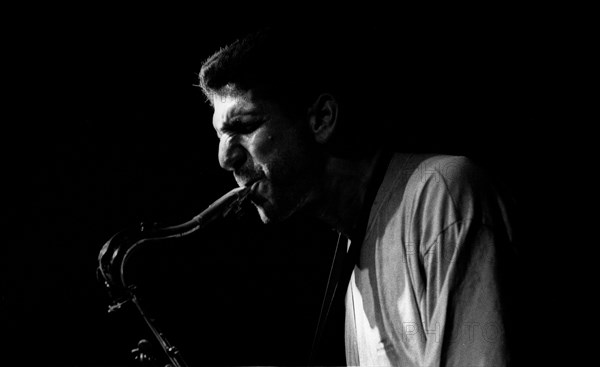 Bob Berg, Ronnie Scott's, Soho, London, May,1993.  Artist: Brian O'Connor.