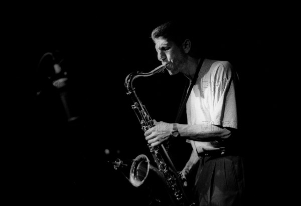 Bob Berg, Ronnie Scott's, Soho, London, May,1993.  Artist: Brian O'Connor.