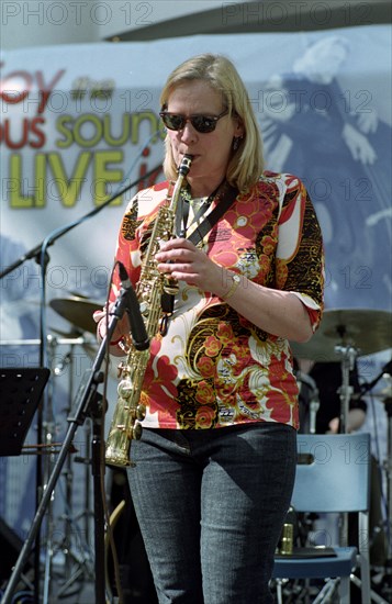 Clare Hirst, Croydon Jazz Festival, Whitgift Centre, April 28, 2006. Artist: Brian O'Connor.