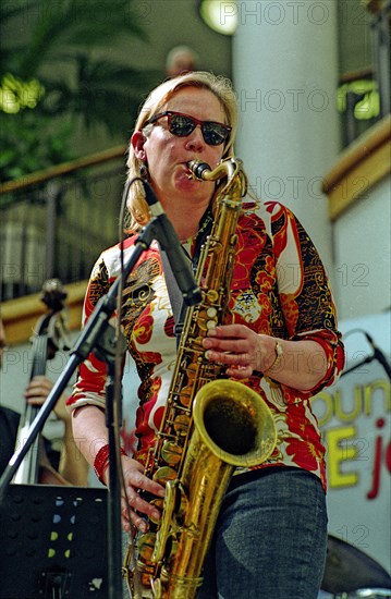 Clare Hirst, Croydon Jazz Festival, Whitgift Centre, April 28, 2006. Artist: Brian O'Connor.