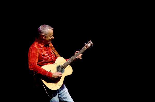 Tommy Emmanuel, Hawth, Crawley, West Sussex, january 12, 2017. Artist: Brian O'Connor.