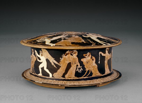 Attic/Arthenian red-figure pyxis, late 5th century BC. Artist: Meidias Painter.