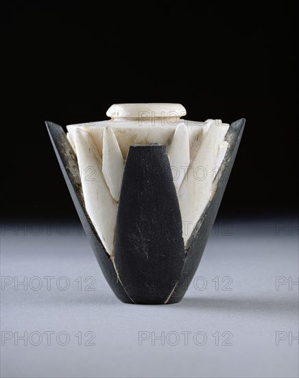 Lotus jar, Early Dynastic Period (c2950 BC-c2575 BC). Artist: Unknown.