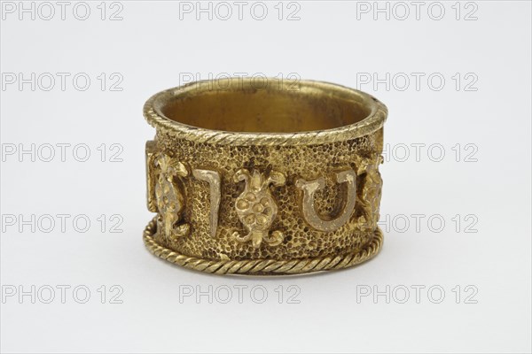 Wedding ring, 17th-18th century. Artist: Unknown.