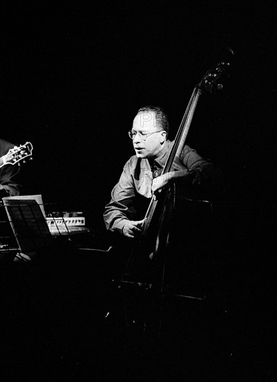 Eddie Gomez, Ronnie Scott's, London, July 2000. Artist: Brian O'Connor.