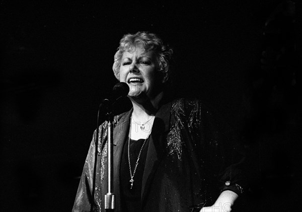 Carol Kidd, Pizza on the Park, London, April 1991. Artist: Brian O'Connor.