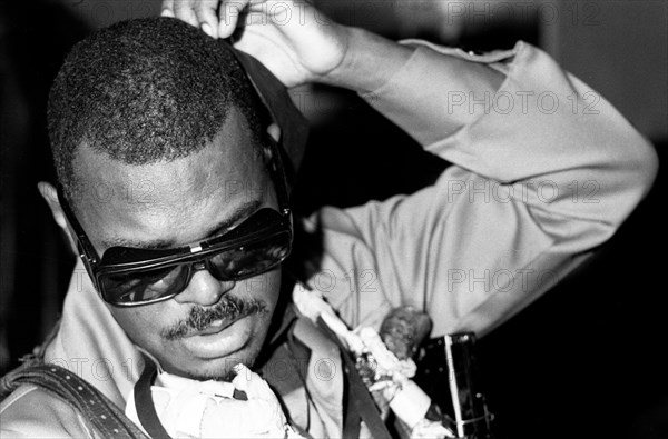 Roland Kirk, Ronnie Scott's, London, 1976.   Artist: Brian O'Connor.