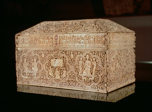 Leyre chest belonging to the Umayyad period, 1005, front view.