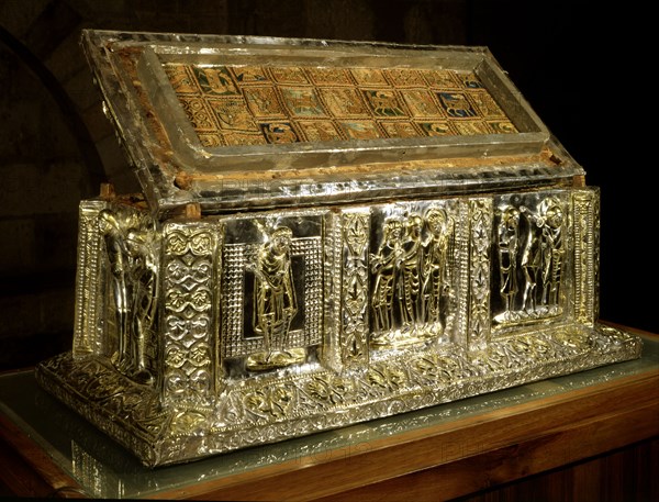 Saint Isidore reliquary box in silver gilt, preserved in the Real Collegiate Church of San Isidor?