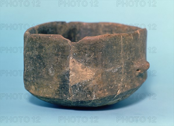 Squared mouth vessel. It comes from the grave-2, Bóvila Madurell (San Quirze del Valles).