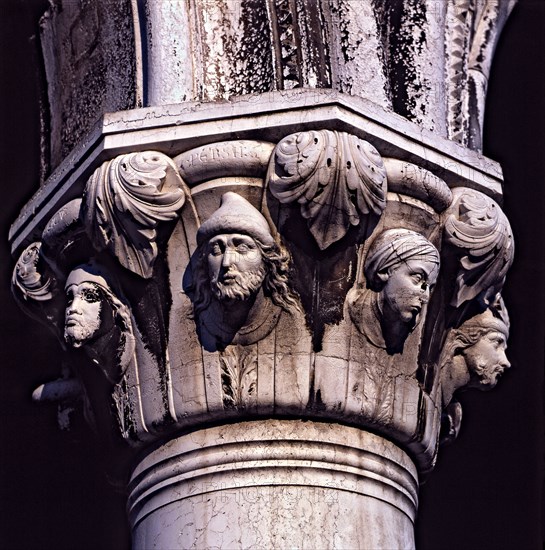 Capital decorated, Ducal Palace, located in the lower gallery.
