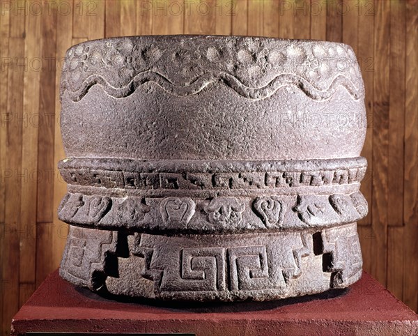 Huehuetl', representation in stone of a drum from Mexico City DF (Tlatelolco?).