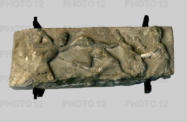 Frieze with hunting scene made of sandstone, it comes from the Collegiate from Santa María de Sol?