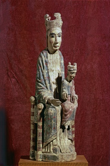 Seated Virgin and Child on the left knee, carving in polychromed wood.