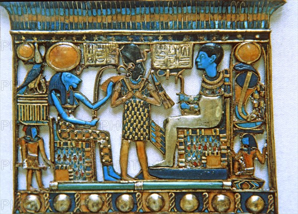 Treasure of Tutankhamen, jewel in the funerary trousseau in which the Pharaoh appears between the?