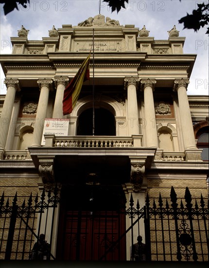 Detail of the façade of the School of Mining Engineering, built by architect Ricardo Velazquez Bo?