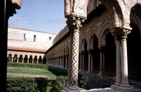 Overview of the cloister of the Cathedral of Monreale (Sicily), Norman-Byzantine style.