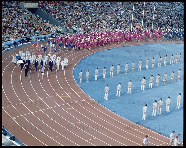 Parade of athletes at the opening ceremony of the 1992 Barcelona Olympic Games.