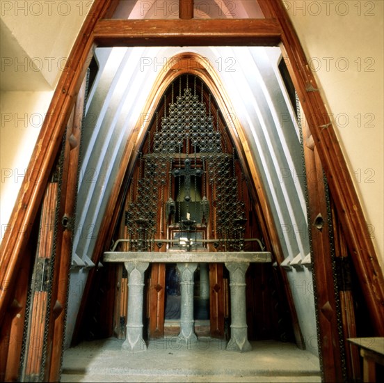 Güell cellar in El Garraf, inside of the chapel built on the top of the building with parabolic a?