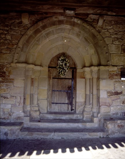 View of the door of the hermitage of San Pelayo, both the door and windows are pointed, the bell ?