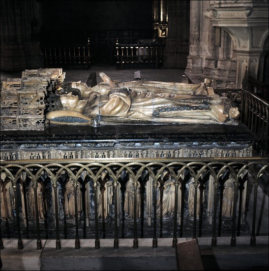 Tomb of Charles III of Navarre and his wife Eleanor of Castile in the Pamplona Cathedral.