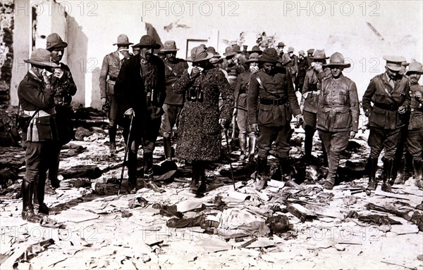 Morocco Campaign, disaster of Annual (Anoual), July 1921, officers before the bodies of the Spani?
