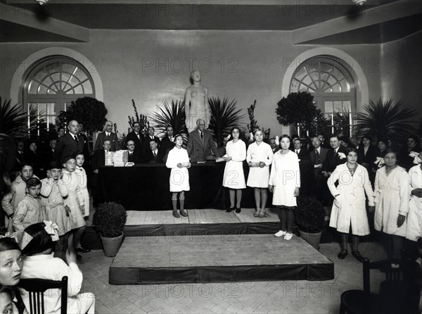 Francesc Macia, president of the Generalitat de Catalonia, in a ceremony with schoolchildren.