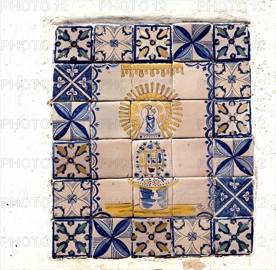 Muel tiles representing the Virgin of Pilar.