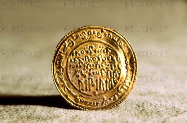 Andalusian gold dinar, also called 'Mancuso', used in Catalan counties during feudal times.