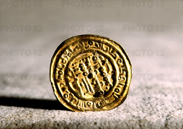 Andalusian gold dinar, also called 'Mancuso', used in Catalan counties during feudal times.