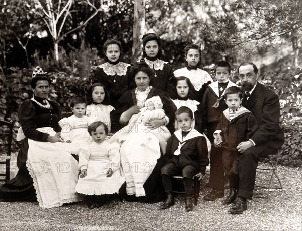 Joan Maragall i Gorina (1860-1911), Catalan poet and essayist, portrait with his family.