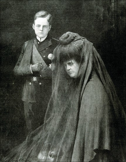 Manuel II (1889-1932), Last King of Portugal with his mother Queen Amelia, photo in the 'Ilustrac?