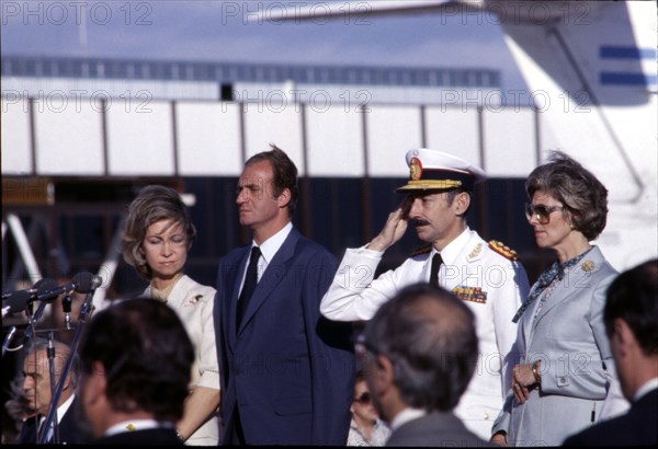Juan Carlos I, King of Spain, during his visit to Argentina, reception with President Jorge Videl?