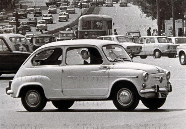 Seat 600 circulating by the Alcala street, 1972.