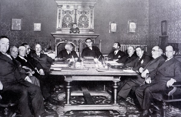 Second Republic, the first Council of Ministers chaired by Alcalá Zamora in Madrid, April 1931, f?