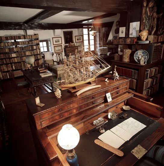 Desk of Pio Baroja, (1872-1956). Spanish novelist, preserved as he left it before his death at th?