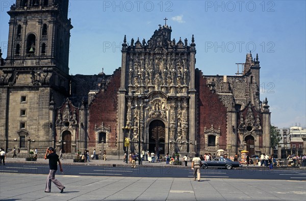 City of Mexico, Church of the Metropolitan Sanctuary built in the mid 18th century in red volcani?