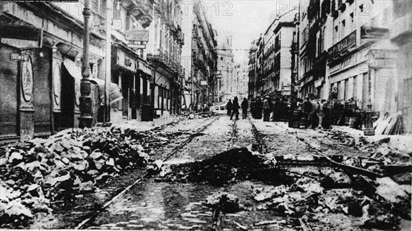 Spanish Civil War 1936-39. Madrid, effects of an air raid on the streets of the city, December 1936.