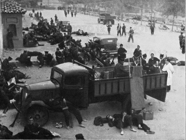 Spanish Civil War 1936-39. Madrid, Red Cross post with doctors and nurses, in a city street, Dece?