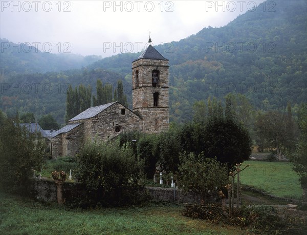 View of the church of Sant Feliu de Barruera (Lleida).