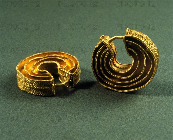 Gold Earrings from the culture of the Castros.