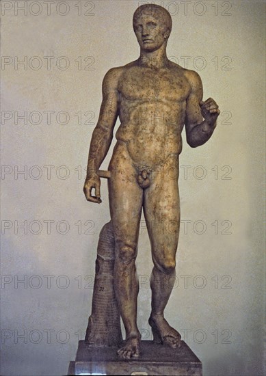 Doryphoros, 5th century b.C., Roman copy from 1st century found in Pompeii.